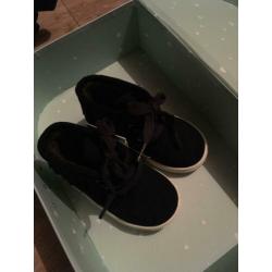 Nieuw! Suede schoenen maat 22 Mango