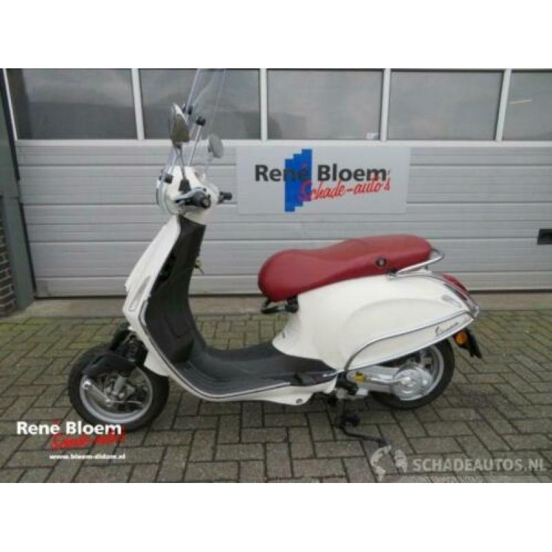 Vespa Primavera Snor (bj 2015)