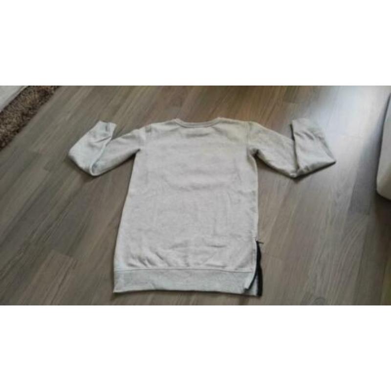 Sweater grey - Maat 158/164 - leuke accenten - zgan!