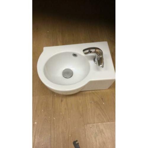 sphinx 390 wastafel fontein,met grohe kraan,voor toilet