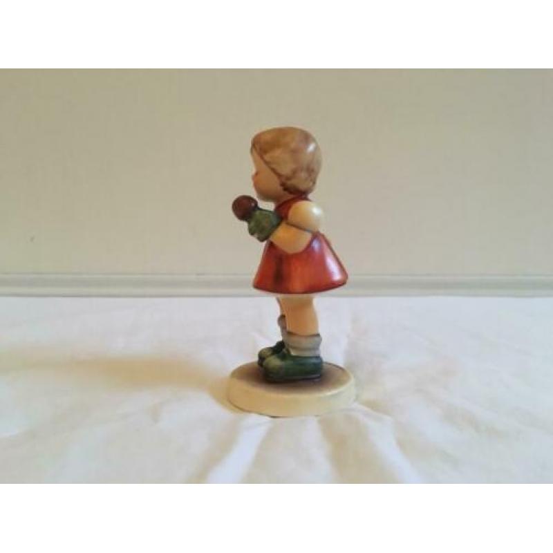 Hummel Goebel, meisje met popje.