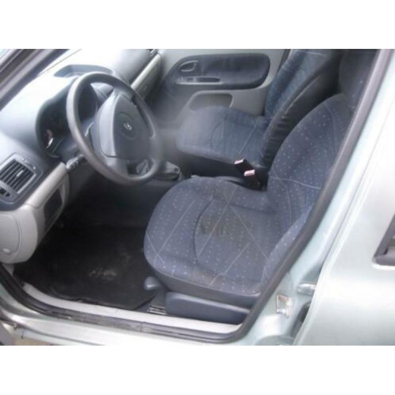 Hele Mooie en Goede Renault Clio 1200 met APK
