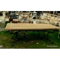 Robuuste Tuintafel uit Oude, Hardhouten Scheepsplanken