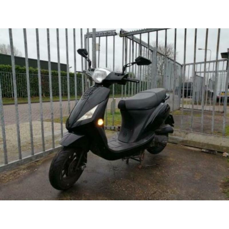 Lasouris Brom scooter (Zip model) bouwjaar 2016,