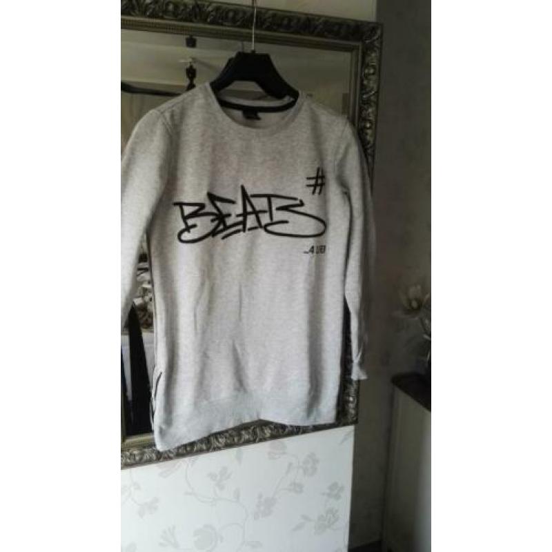 Sweater grey - Maat 158/164 - leuke accenten - zgan!