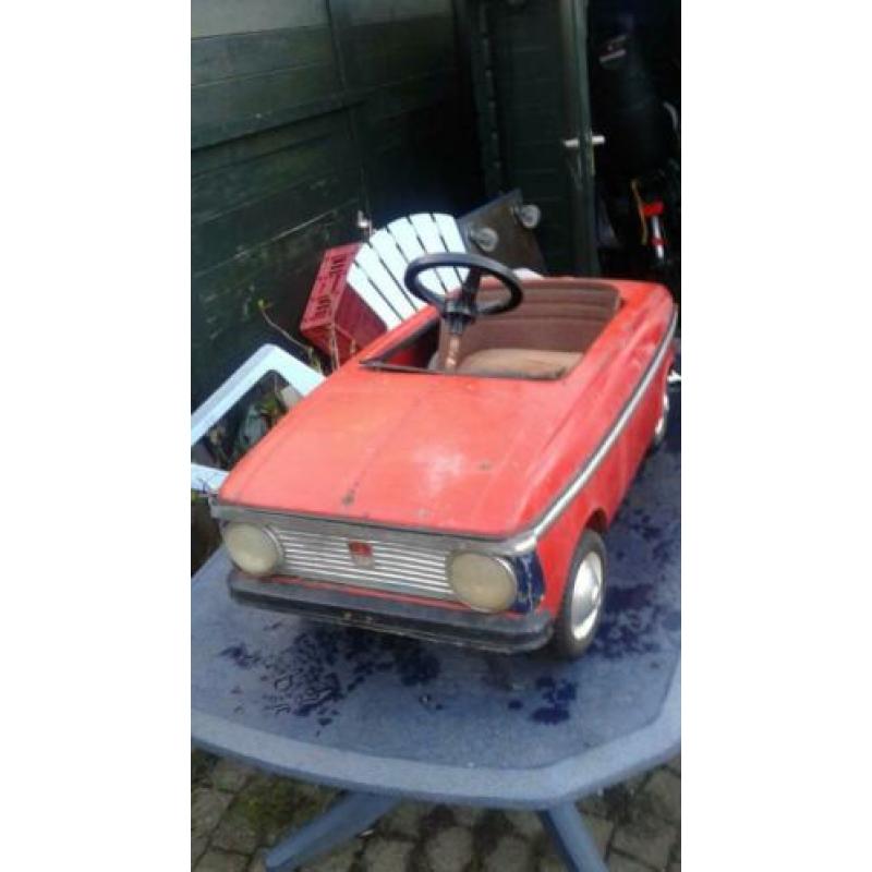 Oude moskvich moskvitch trapauto