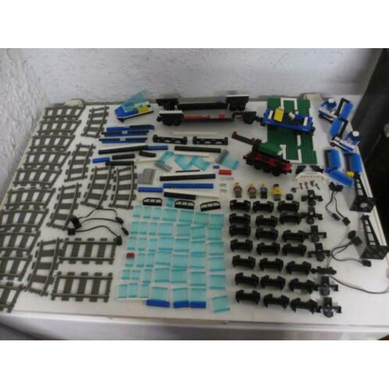 Lego trein onderdelen 9 v rails wasstraat koppelingen enz