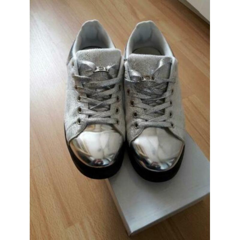 Nieuwe schoenen, sneakers. Gympen. Maat 38. Zilver kleur.