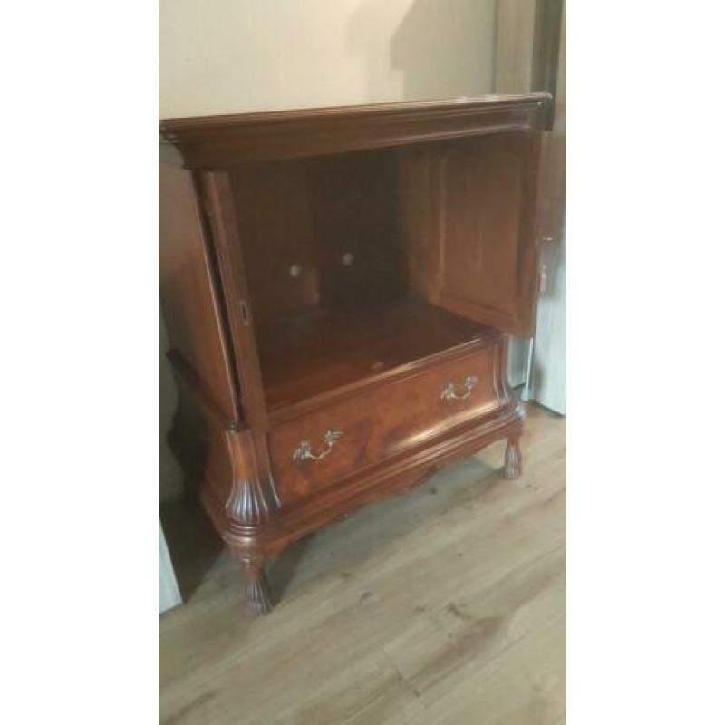 Mooie oude antieke mahonie tv kast.