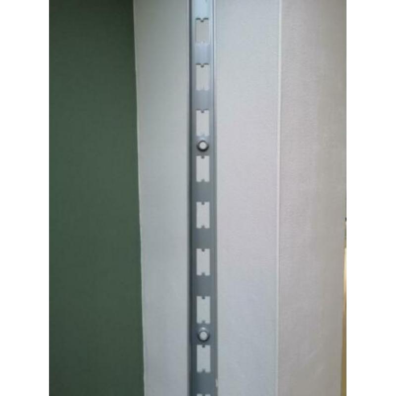 Confectiebeugels 20 stuks. Winkelinrichting. Front present.