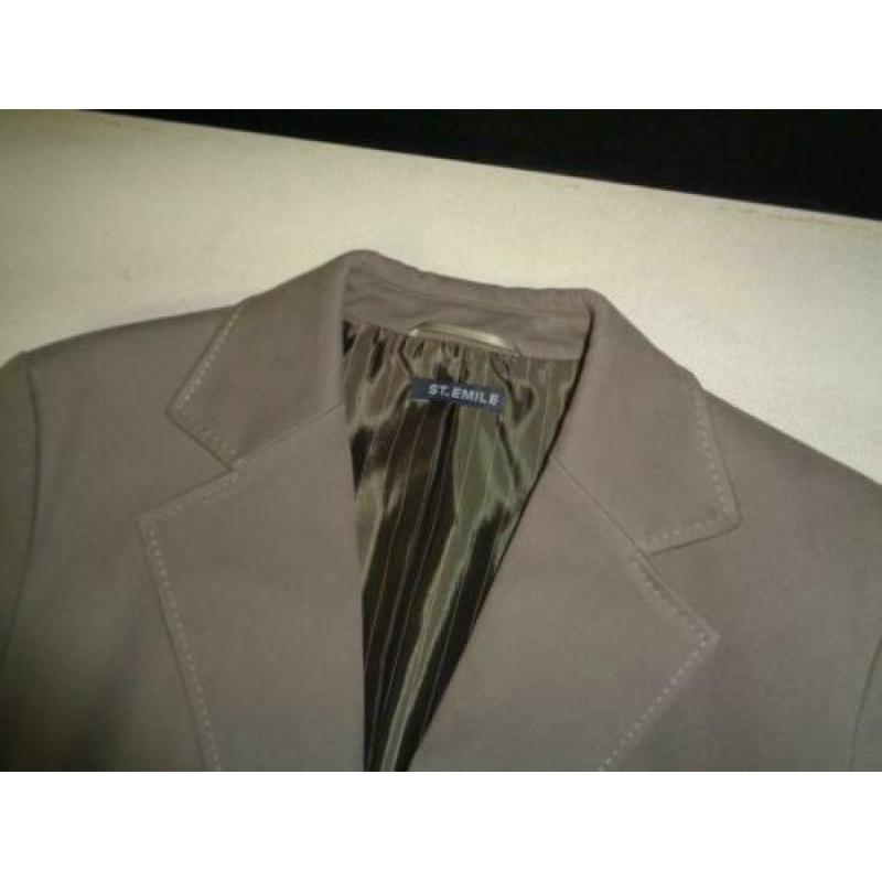 ST. EMILE taupe kleurige blazer met fluweel afgezet