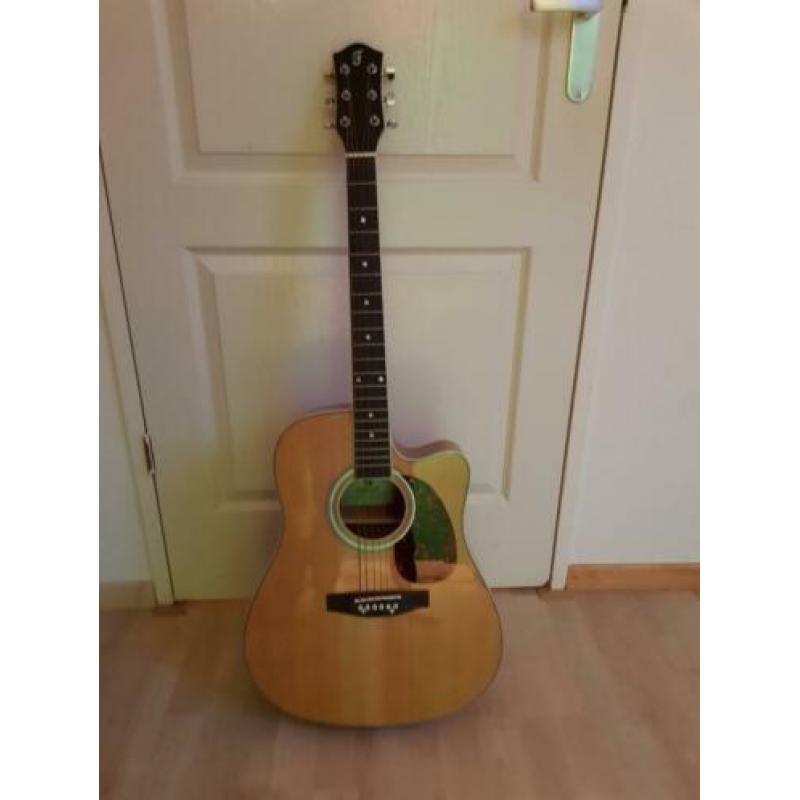 Fazley Gitaar met Capo ZGAN!