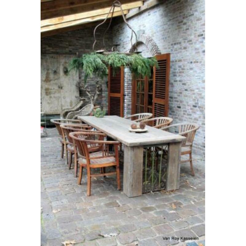 Robuuste Tuintafel uit Oude, Hardhouten Scheepsplanken