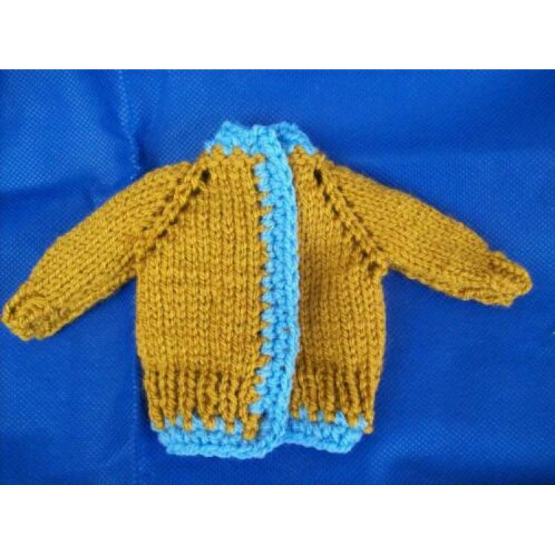 eigen gebreide barbie kleertjes vestjes