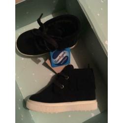 Nieuw! Suede schoenen maat 22 Mango