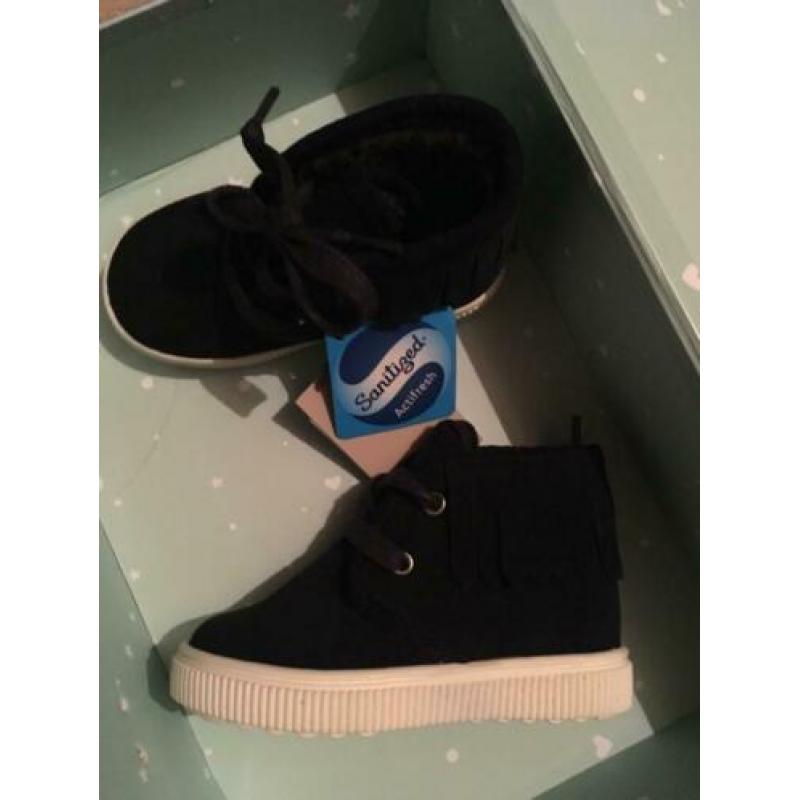 Nieuw! Suede schoenen maat 22 Mango