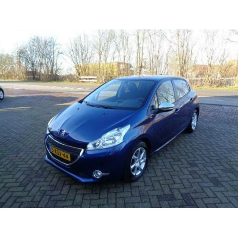 Peugeot 208 1.2 e-VTi Style AUTOMAAT NAVIGATIE CRUISE