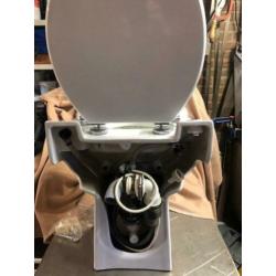 Closetpot met ingebouwde sanybroyeur in nette staat