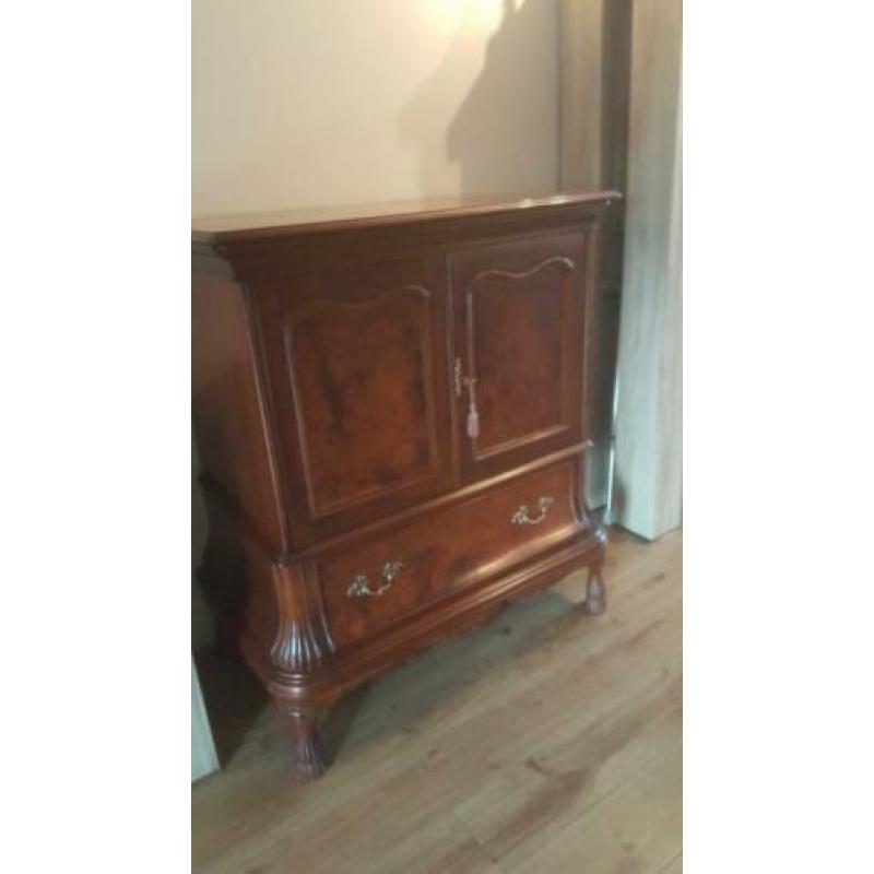 Mooie oude antieke mahonie tv kast.