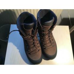 Stevige wandel/bergschoenen