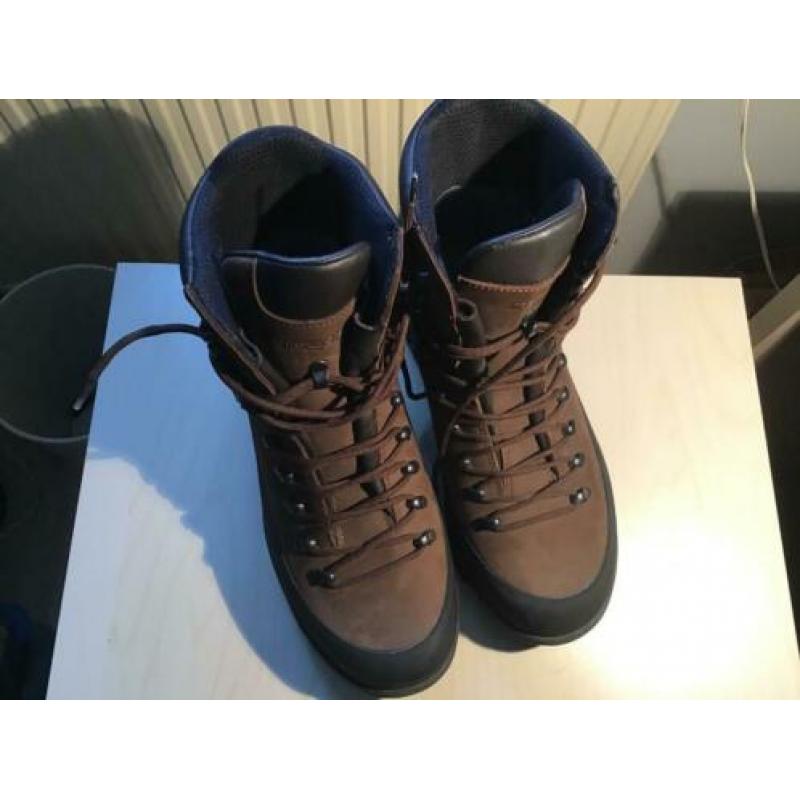 Stevige wandel/bergschoenen