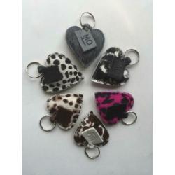 Leren sleutelhanger hartje vacht + personalisatie