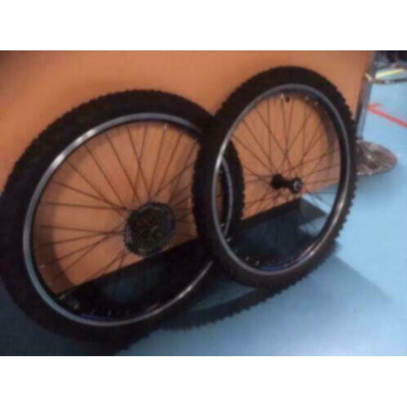 Cube 24 Inch Wielset met banden en 7 Speed shimano Cassette