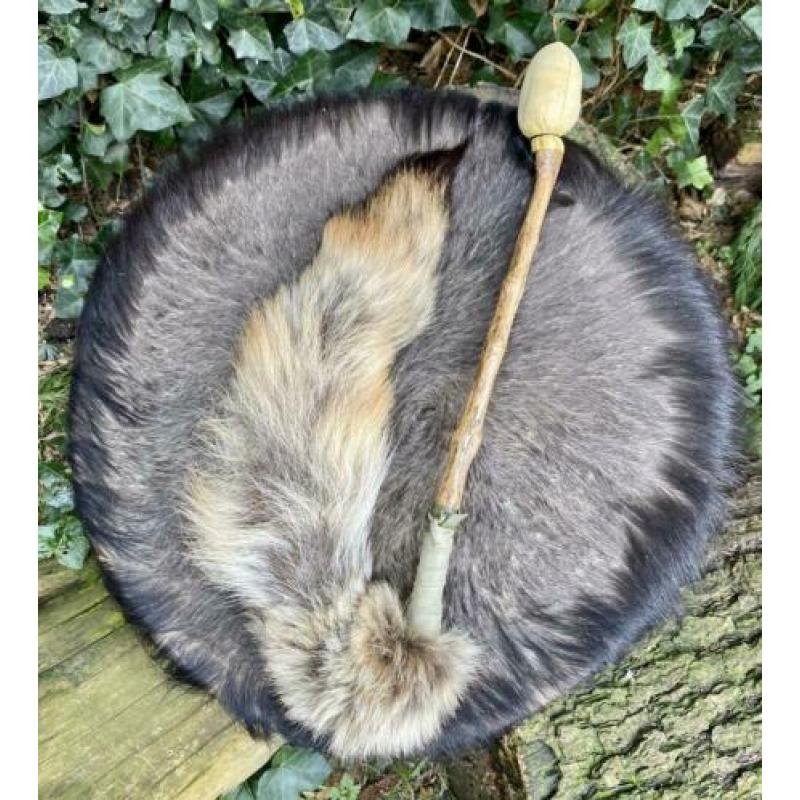 Sjamanendrum Waterbuffel 47 cm met wolfstaart VERKOCHT