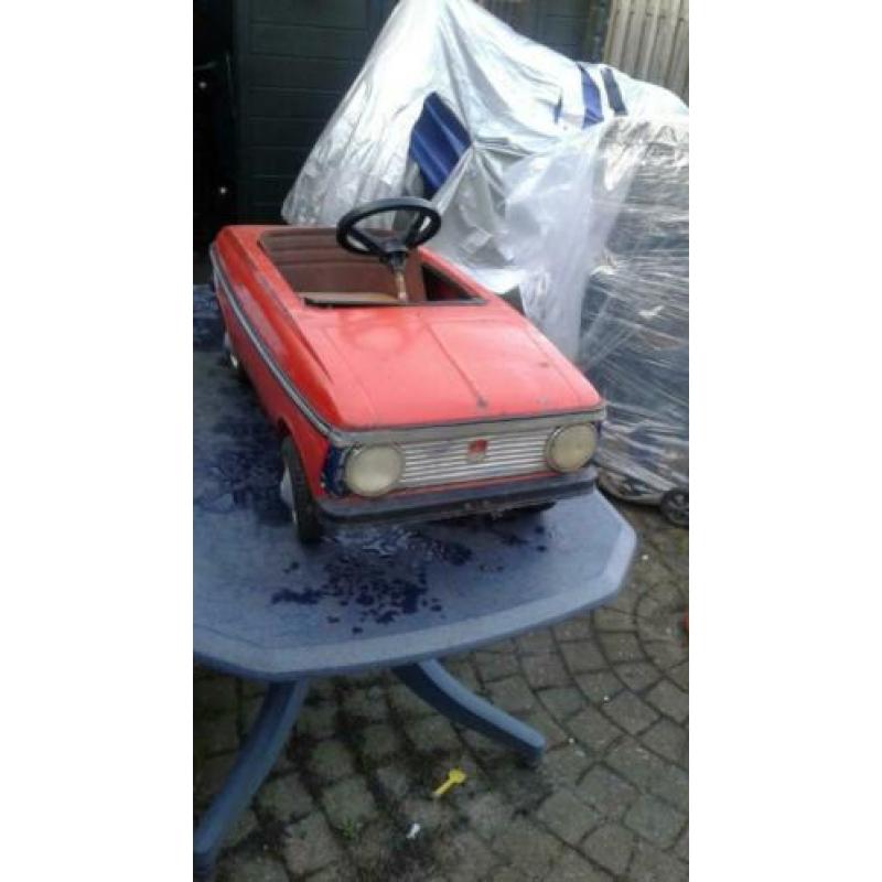 Oude moskvich moskvitch trapauto