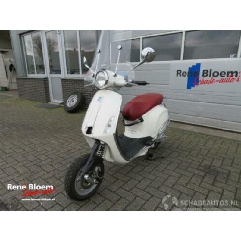 Vespa Primavera Snor (bj 2015)