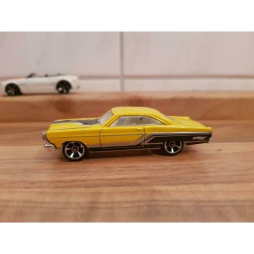Hotwheels '66 Ford Fairlane GT Coupe Geel