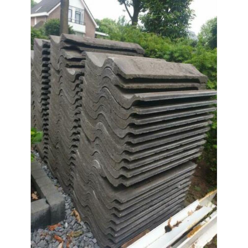 Dakpannen plus minus 100 stuks gratis op te halen.