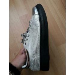 Nieuwe schoenen, sneakers. Gympen. Maat 38. Zilver kleur.