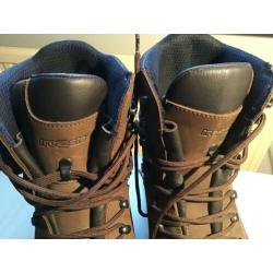 Stevige wandel/bergschoenen