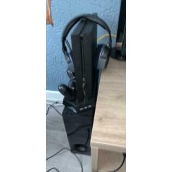 PS4 500gb/3controllers/headset/top games