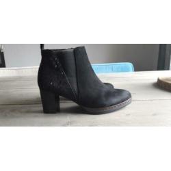 Marco Tozzi chelsea boots zwart