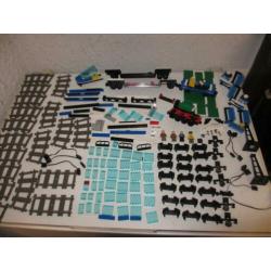 Lego trein onderdelen 9 v rails wasstraat koppelingen enz
