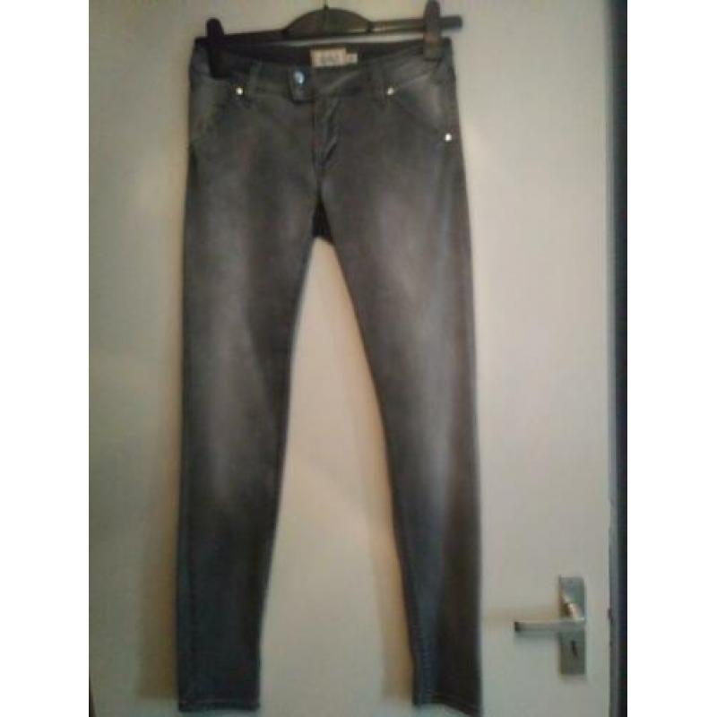 MET grijze jeans maat 28 inclusief verzendkosten