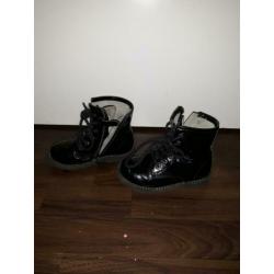 Nette enkellaarsjes lak schoenen maat 25