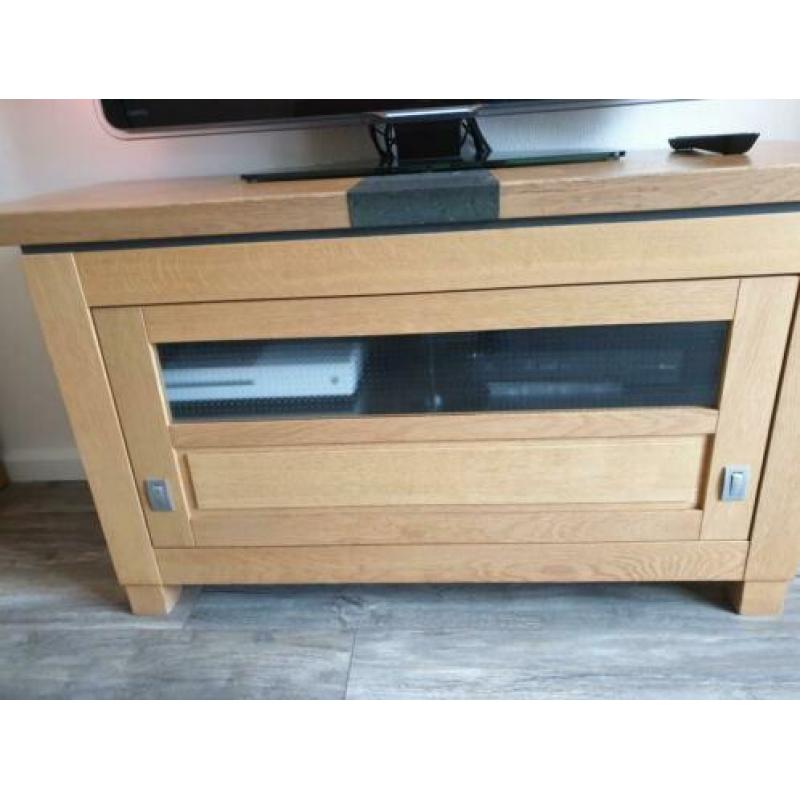 Z.g.a.n komplete eik meubels 4 stoel 2 vitrine saloon tafels