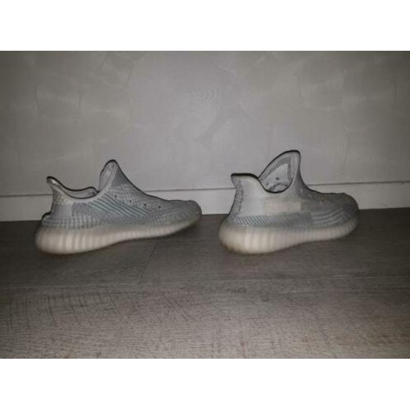 Yeezy boost 350 v2 cloud white EU42