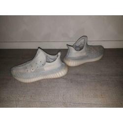 Yeezy boost 350 v2 cloud white EU42