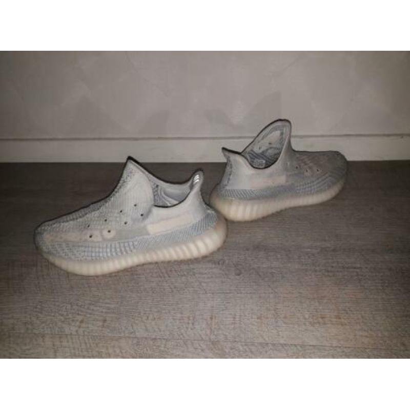Yeezy boost 350 v2 cloud white EU42