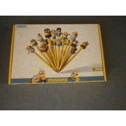Minion poppetjes/ figuurtjes in bewaardoos