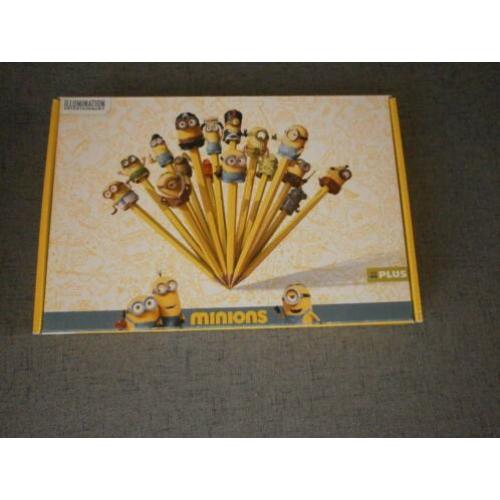 Minion poppetjes/ figuurtjes in bewaardoos
