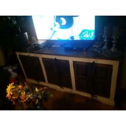 Landelijke dressoir met 6 deurtjes en 3 leg planken