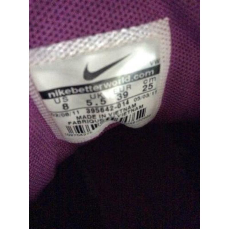 Veel schoenen Nike / van Haaren maten 39&40