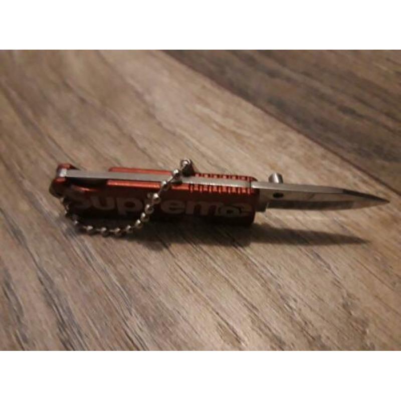 SUPREME Sleutelhanger Zakmes