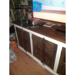 Landelijke dressoir met 6 deurtjes en 3 leg planken