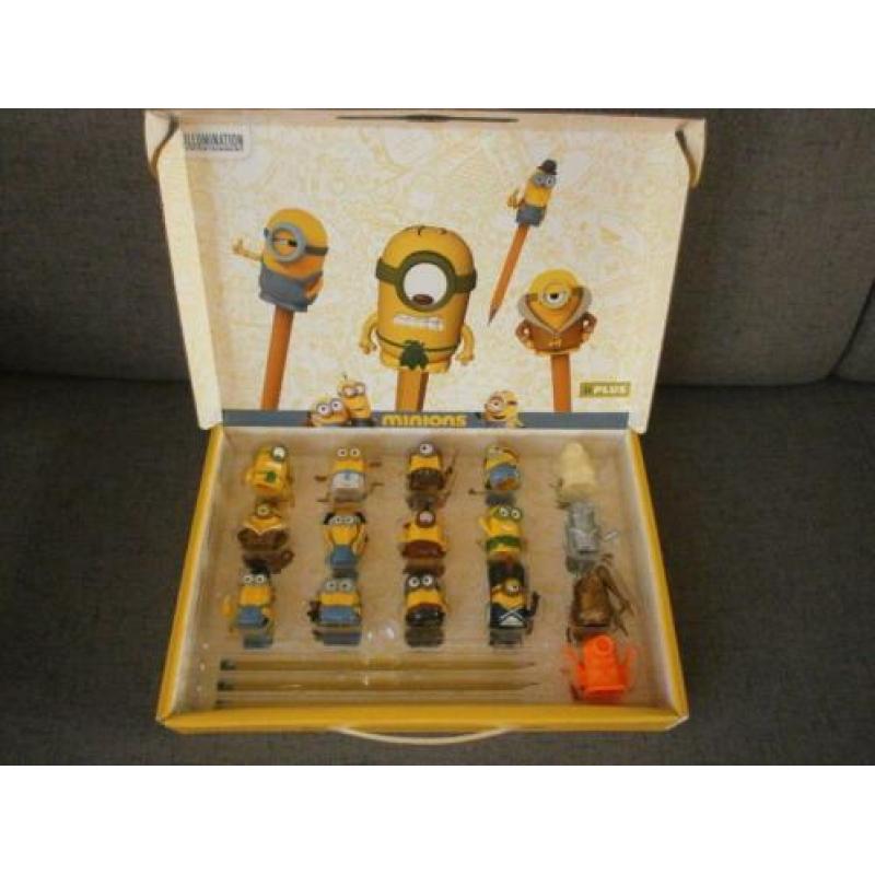 Minion poppetjes/ figuurtjes in bewaardoos